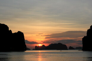 越南海上日落 壮丽山水景观
