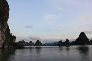 越南宁静山水间的美丽湖景