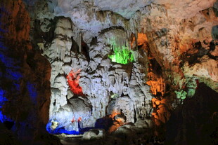 越南奇幻溶洞景观