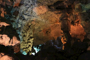 越南奇幻溶洞景观