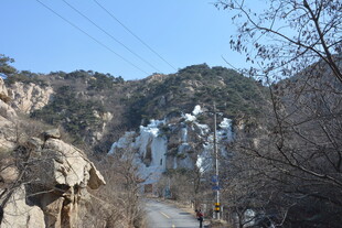 山间冰瀑景 赏冬日奇观