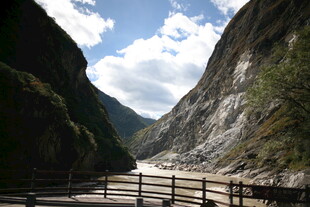 峡谷栈道风景