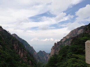 壮丽山景 云雾缭绕山谷