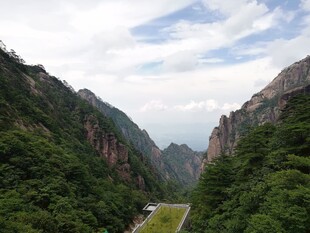 山间峡谷美景
