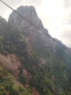 山间索道 领略壮丽山景