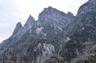 巍峨壮丽的高山景观