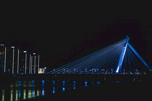夜晚桥梁灯光美景