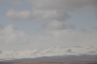 雪山远景