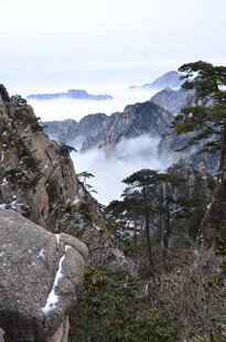 黄山壮丽云海与山峦景观