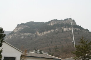 山景下的房屋