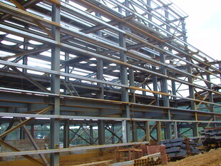 钢结构建筑施工现场