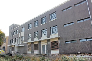 多层灰色建筑外观景象