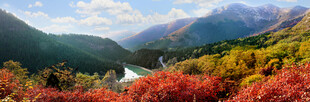 秋日山间绚烂美景