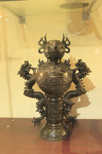 古代青铜多首神兽摆件