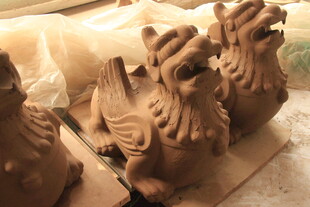 传统陶制神兽雕塑作品