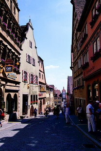 德国欧洲小镇街道行人景观