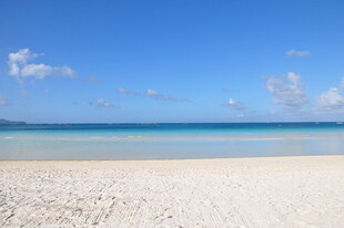 美丽海滩 蔚蓝大海与晴空