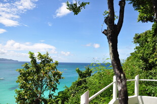 海边观景台的秀丽风光