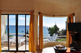 海景房内景 窗外碧海蓝天