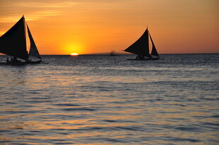 海上落日帆船美景