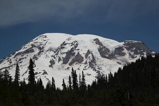 雪山森林壮丽美景