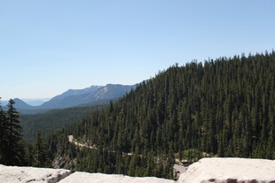山林雪景 远处山峦叠翠