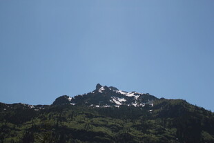 雪山之巅的壮丽景致