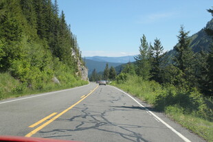 山间公路自驾风景
