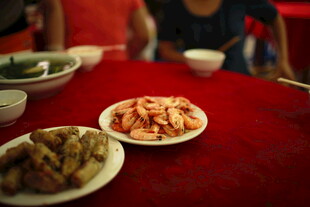 餐桌上的多样美味菜肴