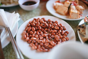 一盘美味花生米