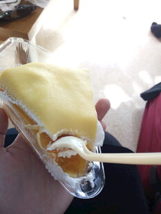 手持的美味芝士棒