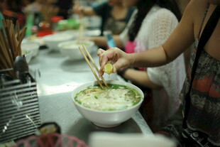 自助调料区的丰富调料