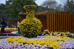 花瓶造型花卉景观