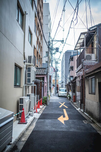 日本狭窄日式小巷街景