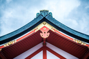 日本中式古建筑屋顶特写