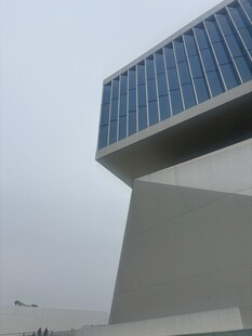 现代独特造型建筑一角