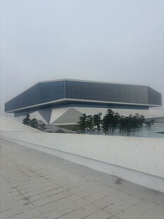 现代风格独特建筑外观