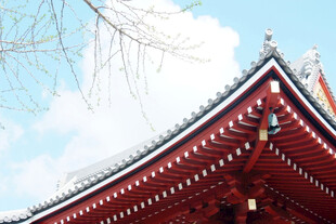 日本日式红顶建筑一角