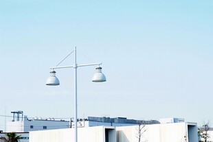 日本户外双灯路灯场景