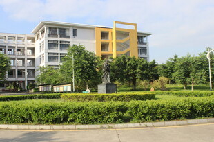 广医现代风格校园建筑景观