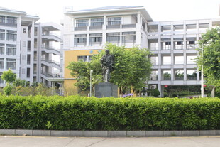 广医现代风格校园建筑景观