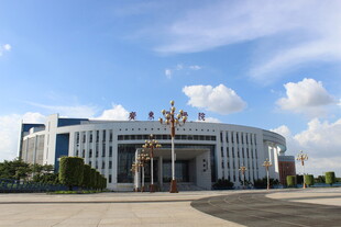 广医现代风格大型建筑外观