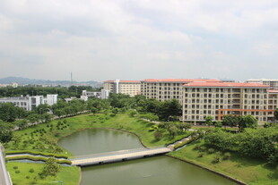 广医河畔校园风光