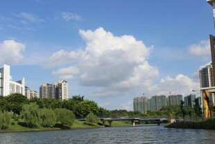 广医城市河畔风光