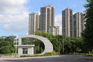 广医现代城市景观中的建筑与雕塑