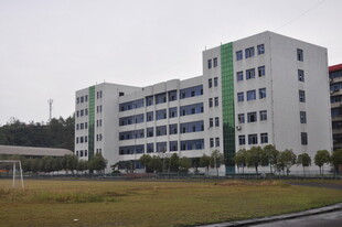 现代风格多层教学楼
