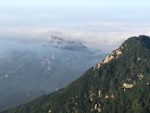 泰山高山云海壮丽景观