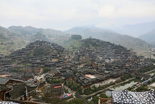 山间村落全景
