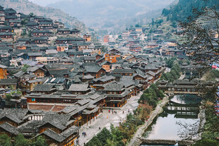 苗寨全景