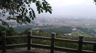 三亚山间观景台俯瞰美丽景致